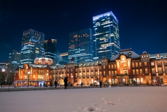 雪降り後の東京駅